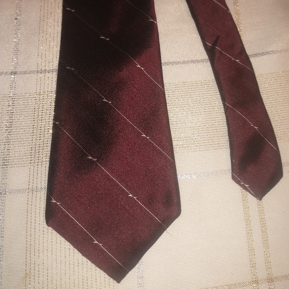Bachrach Mens Neck Tie Red Maroon White Pin Striped 56 X 3 "
